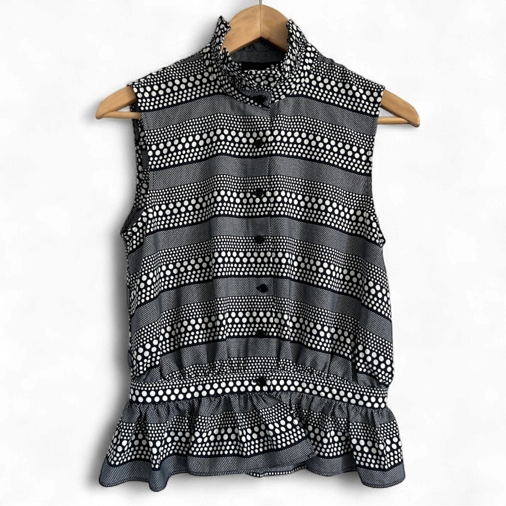 Sleeveless Black and White Blouse - Picture 2 of 3